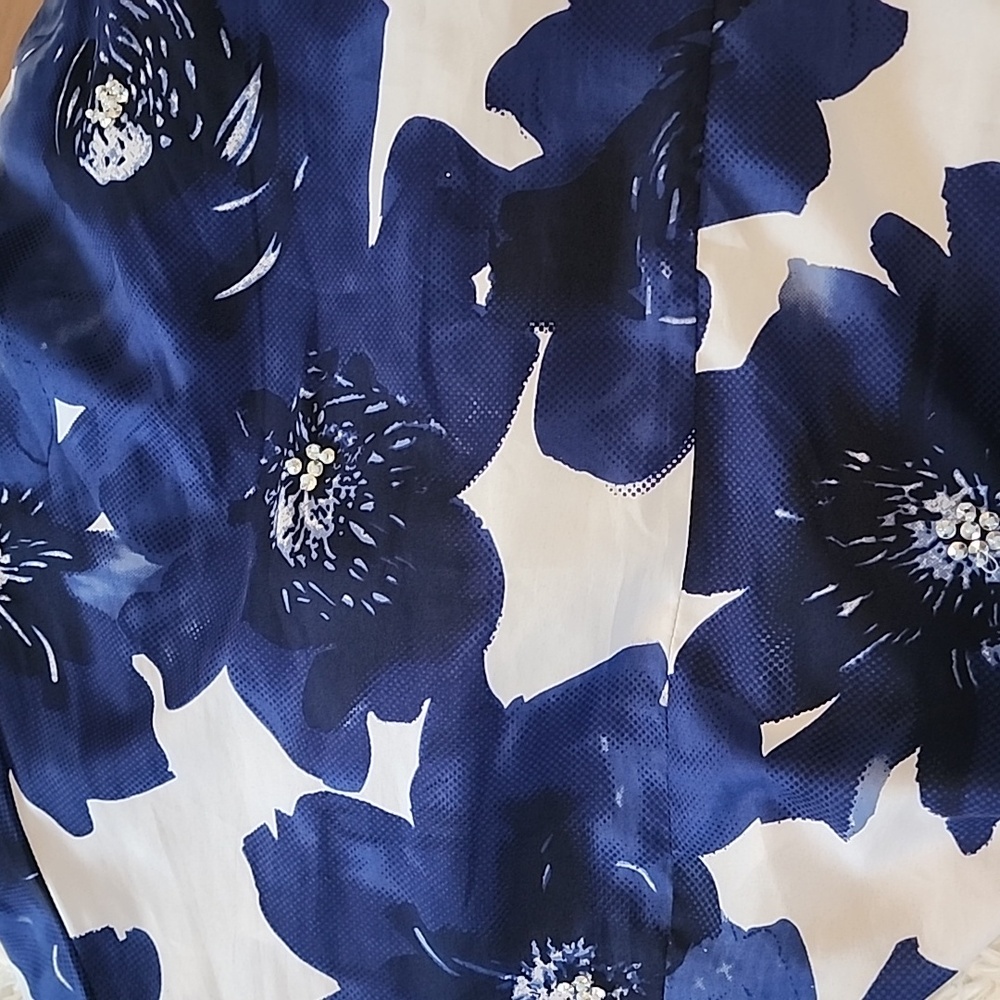 Roz & Ali Maxi.Skirt White And Navy Blue Flloral Fabric.Siz Xs.Elastic Bealt. - Picture 7 of 8